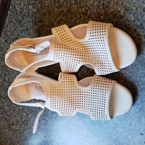 Womans Sandals 6 1/2 M Salon Studio